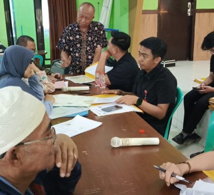 Warga Desa Margahayu Selatan Terima Sertipikat Gratis dari Program PTSL BPN Kabupaten Bandung