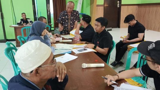 Warga Desa Margahayu Selatan Terima Sertipikat Gratis dari Program PTSL BPN Kabupaten Bandung