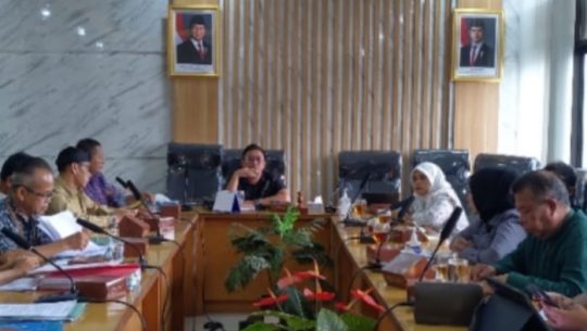 Audensi Terkait Revitalisasi Pasar Ciparay, Ketua Komisi B DPRD Kab. Bandung kecewa Menyayangkan ketidakhadiran Pimpinan PT Pradasa.