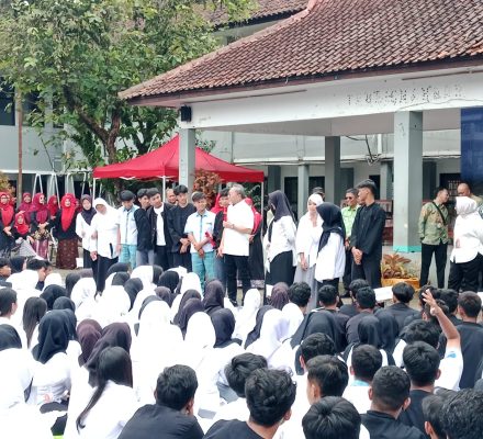 Zulhas dan Kang DS Goes to School di Kabupaten Bandung, Paparkan Keunggulan Program MBG Presiden Prabowo
