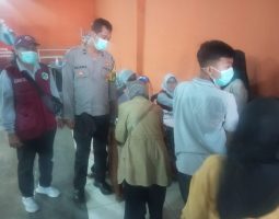 BHABINKAMTIBMAS DESA LAGADAR POLSEK MARGAASIH AIPDA AFIF LUTHFI.M HADIRI CEK KESEHATAN GRATIS