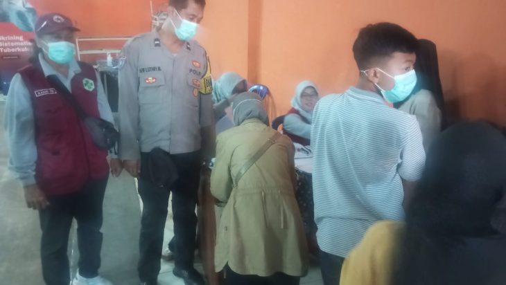BHABINKAMTIBMAS DESA LAGADAR POLSEK MARGAASIH AIPDA AFIF LUTHFI.M HADIRI CEK KESEHATAN GRATIS