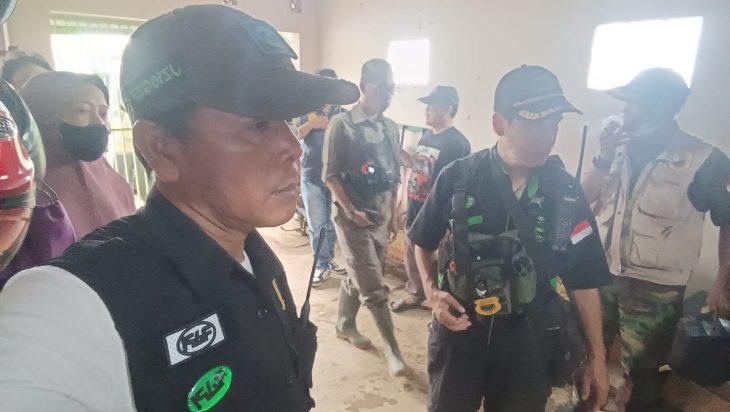 RAPI DAERAH 10 JAWA BARAT BANTU EVAKUASI KORBAN LONGSOR PASIR HALANG CISARUA BANDUNG BARAT