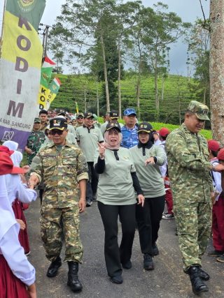 Ketua DPRD Kab. Bandung, Renie: TMMD Perkuat Ketahanan Sosial dan Ekonomi Masyarakat Desa