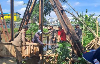 Jadi Penyebab Banjir, Tim TNI-Polri-Satpol PP Dayeuhkolot Bongkar Bangunan Liar di Bantaran Citarum