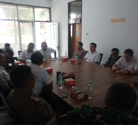 KAPOLSEK MARGAASIH KOORDINASIKAN TENTANG PENDIRIAN GEREJA DI TAMAN KOPO INDAH BERSAMA KESBANGPOL KABUPATEN BANDUNG
