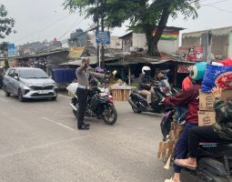 GATUR PELAYANAN UNIT LANTAS POLSEK MARGAASIH POLRES CIMAHI UNTUK KELANCARAN JALAN RAYA