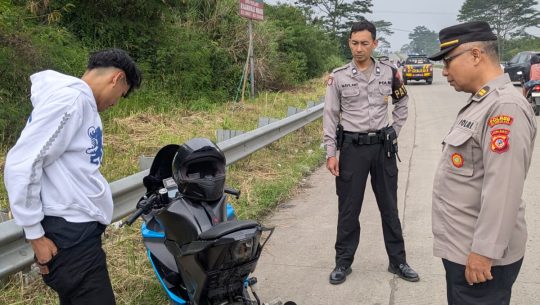 JAJARAN POLSEK MATGAASIH SELALU ANTISIPASI BALAPAN LIAR DI MINGGU RAMADHAN TOL SOROJA TKI