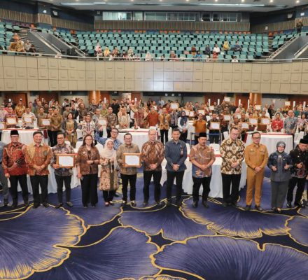 Dinilai Berhasil Majukan Kabupaten Bandung dengan Inovasi, Kang DS Raih Penghargaan BRIN