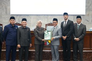 Ekonomi Tumbuh 6,45 Persen, Kang DS Paparkan LKPJ 2025 di DPRD