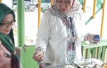 DAPUR MBG SUKAMANAH 2 SALURKAN 1.128 PORSI MAKAN BERGIZI GRATIS KE SMPN 2 MALABAR PANGALENGAN, MENU BASAH SESUAI ARAHAN BGN