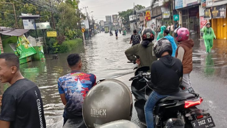 Hujan Lebat Sejak Siang Banjir Meluas ke Beberapa Titik di Kecamatan Margahayu Hari Ini