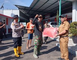 POLSEK PANGALENGAN DATANGI RUMAH WARGA – BEDAHp RUTILAHU BUAT KELUARGA